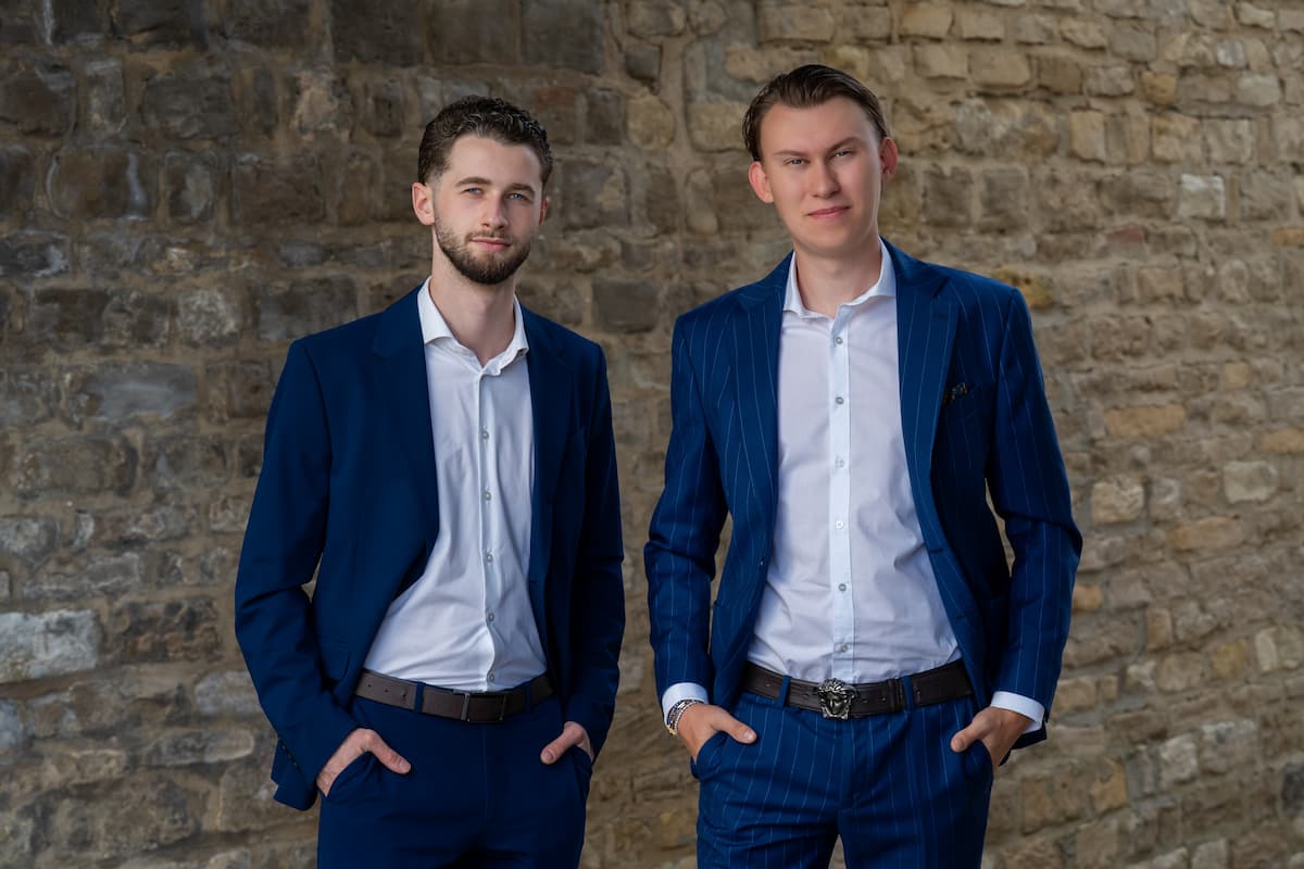 Filip Kiselyczka und Roman Klaes, Geschäftsführer der Rheinland Immobilien Makler OHG